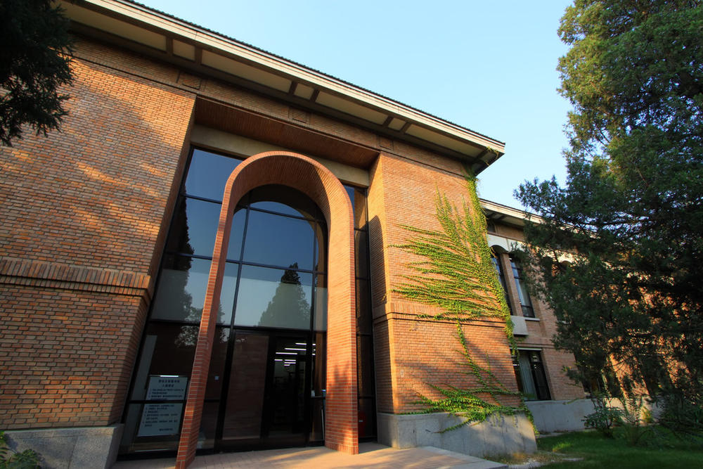 新能源汽车充电桩充一次多少钱?怎么操作?